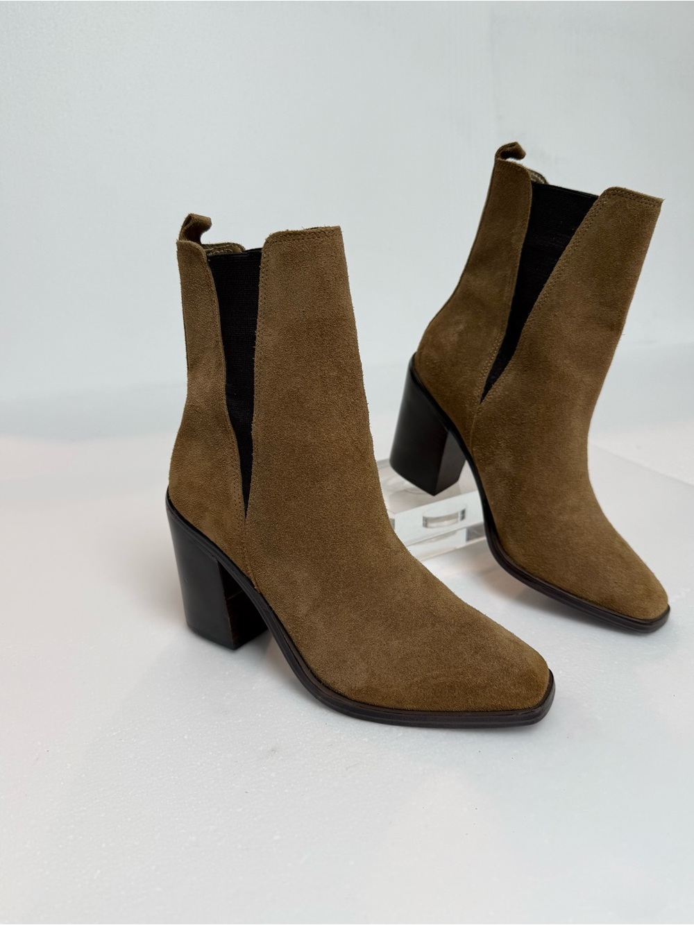 Marc Fisher LTD Kristie Suede Chelsea Ankle Boots Brown Women’s 7M Block Heel